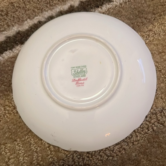 Vintage tea saucer - Picture 3 of 12